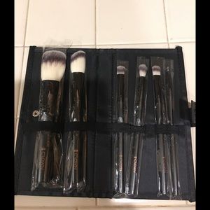 Makeup brushes